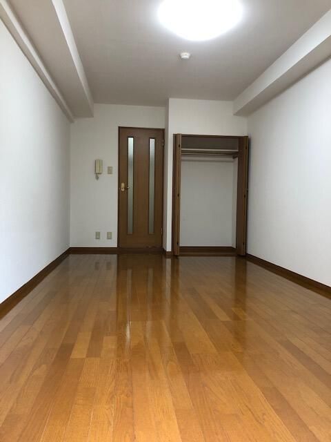 居室・リビング　■エアコン２台■24時間換気システム■２面採光