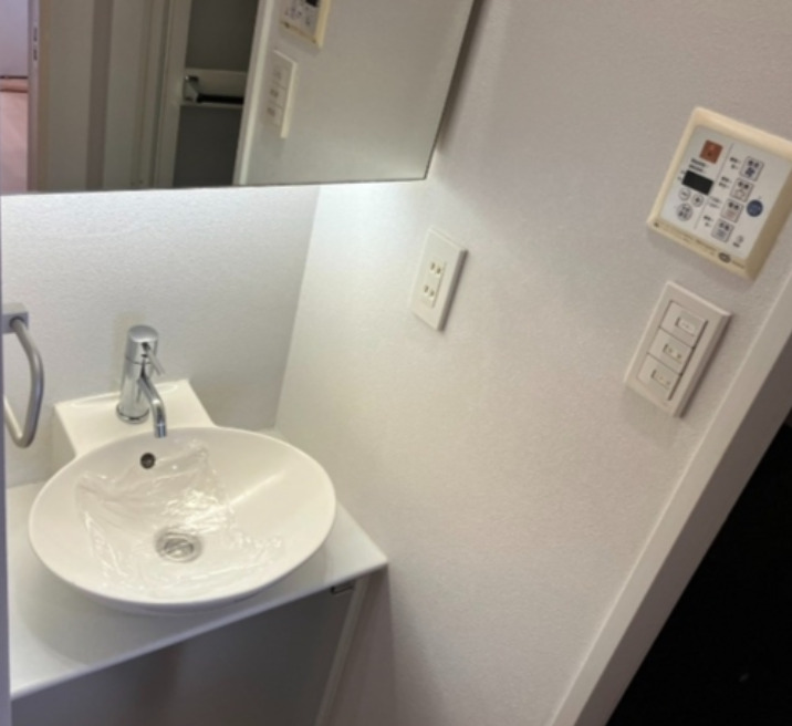 洗面設備　ゆったりとスペースのある洗面所