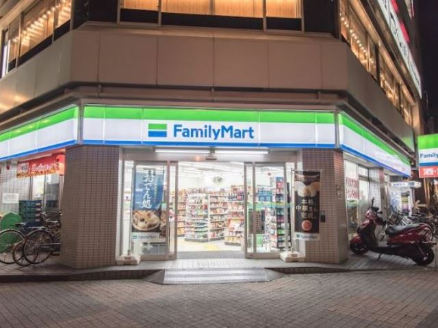 コンビニ　ファミリーマート布施広小路店（コンビニ）まで46m