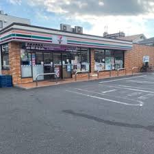 コンビニ　セブンイレブン足立一ツ家3丁目店（コンビニ）まで360m
