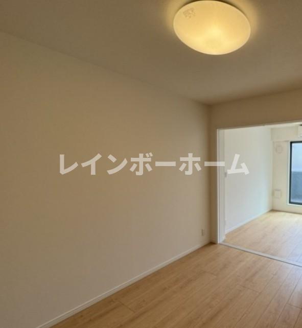 居室・リビング　※別部屋参考写真。