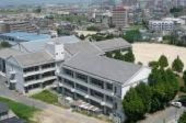 小学校　草津市立南笠東小学校（小学校）まで643m