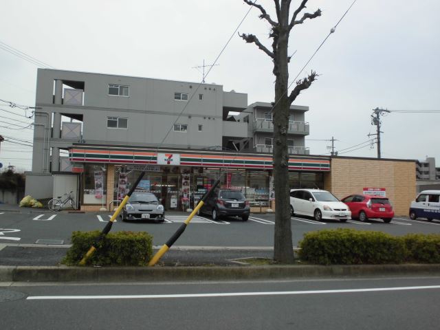 コンビニ　セブンイレブン（コンビニ）まで800m