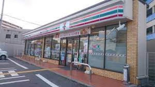 コンビニ　セブンイレブン大和高田上大谷店（コンビニ）まで849m