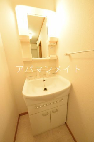 洗面設備　シャワー付き洗面台