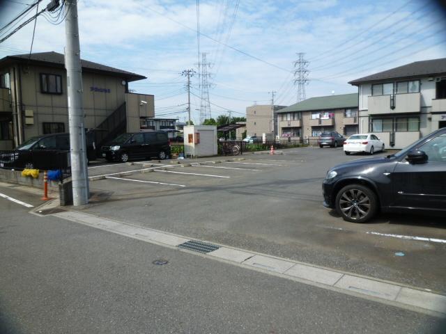 建物外観　駐車場