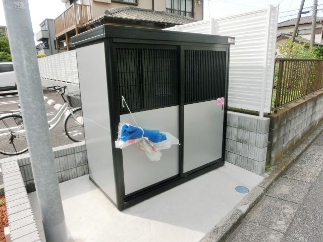 その他　敷地内にゴミ置場があります