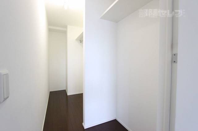 収納　２つに分かれてるウォークインで使いやすいです
