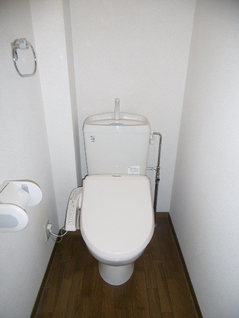 トイレ　ウォシュレット付き※写真は103号室のお部屋です。