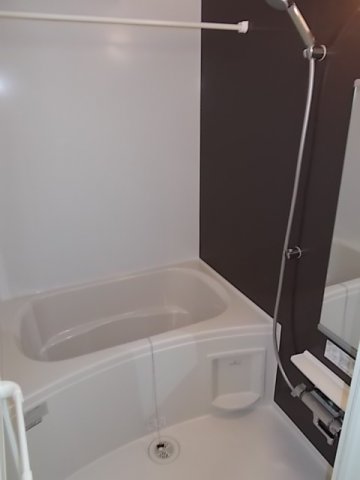 バス・シャワールーム　落ち着いた空間のお風呂です