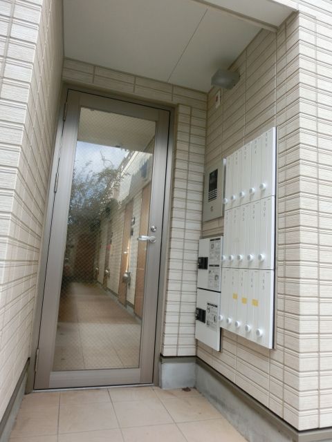 エントランス　建物内へのアプローチ