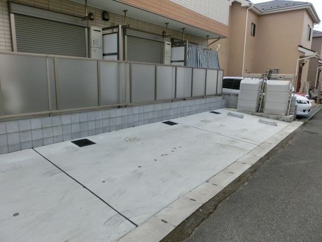 駐車場　敷地内駐車場（台数に限りがございます）