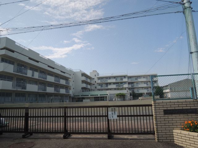 小学校　市立鴨志田第一小学校（小学校）まで490m