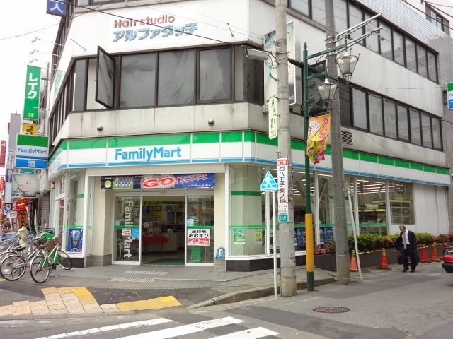 コンビニ　ファミリーマート千人町店（コンビニ）まで201m