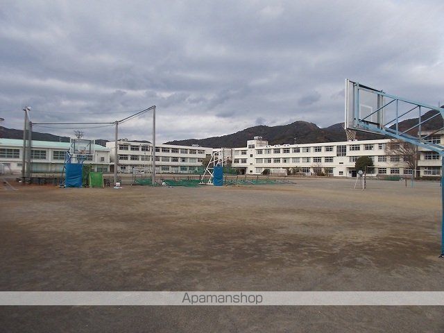 中学校　静岡市立服織中学校（中学校）まで220m