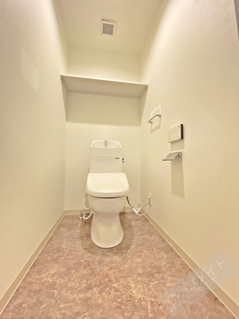 トイレ　同施工会社の同仕様写真です。