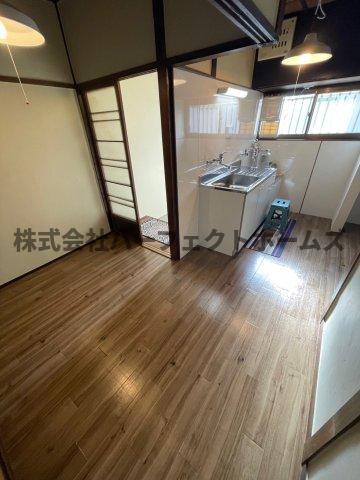 居室・リビング　こちらの居間で趣味の時間をお楽しみください