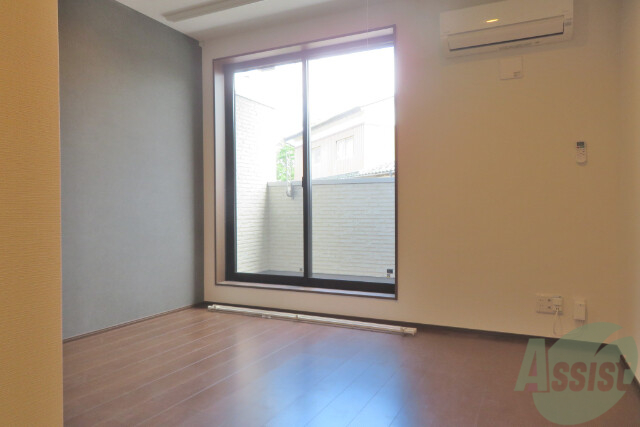 居室・リビング　リビングです。アクセントクロスのお洒落なお部屋ですね。