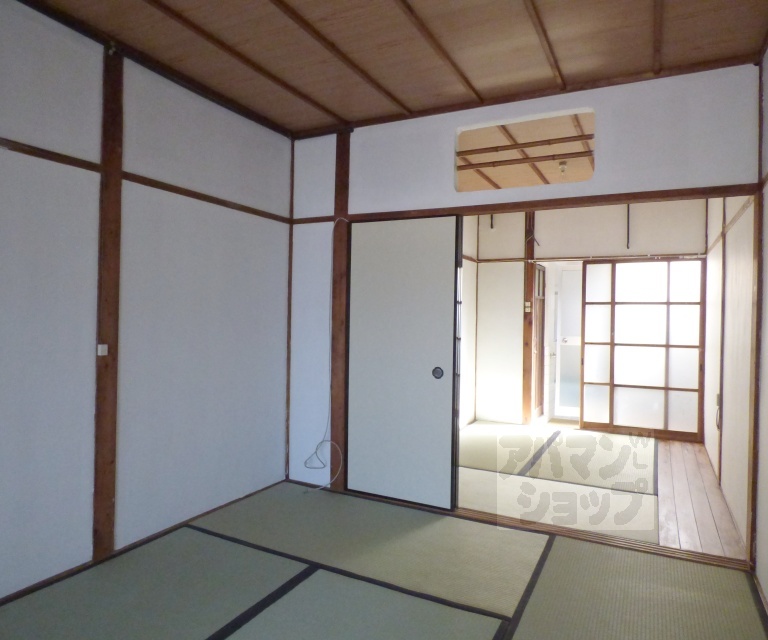 泉川町アパートの居間写真