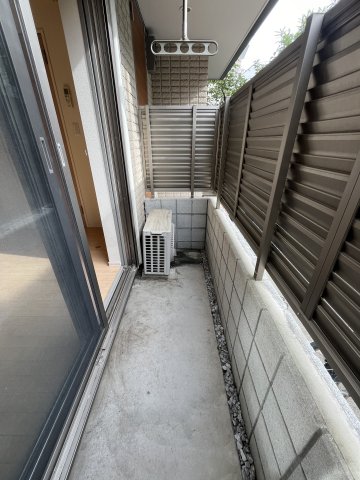 バルコニー　アベニュー上原（写真は1階）