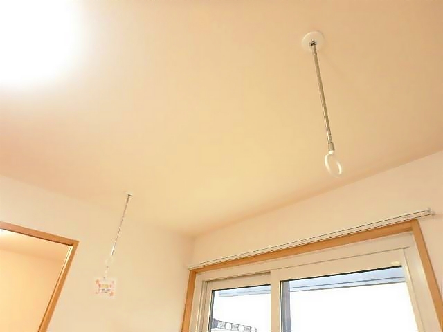 その他　室内物干しがついています。