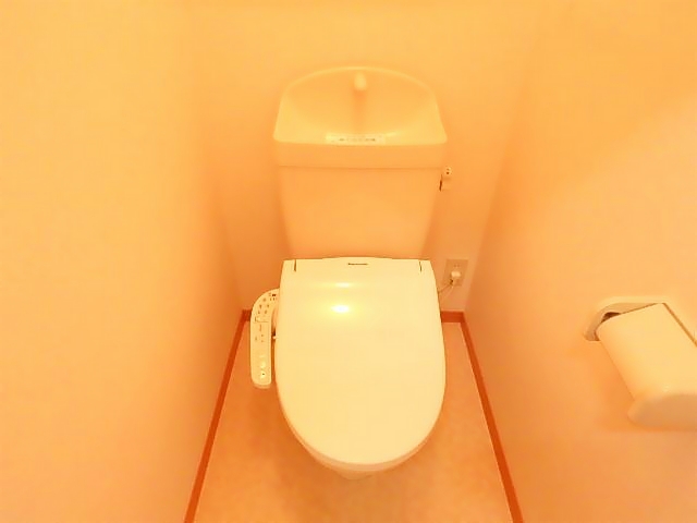 トイレ　ウォシュレット付きトイレです。