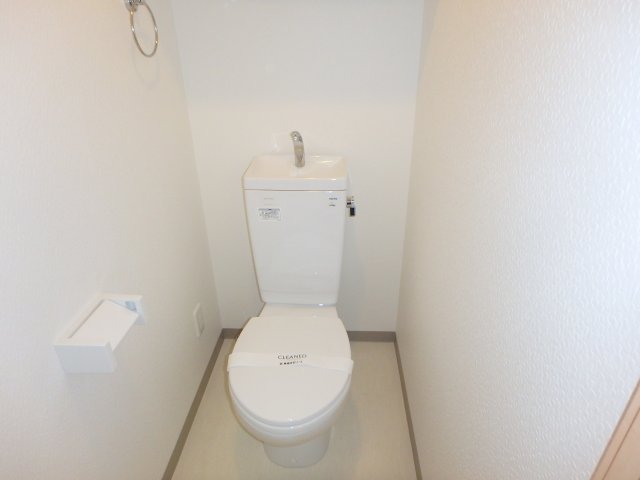 トイレ　他のお部屋の参考写真となります。