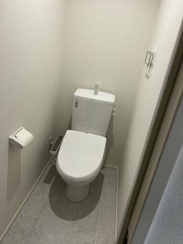 トイレ　同棟別室