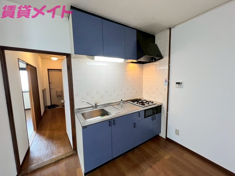 キッチン　別部屋反転画像参考