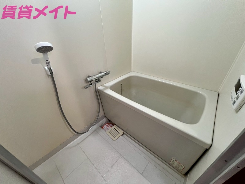 バス・シャワールーム　別部屋反転画像参考