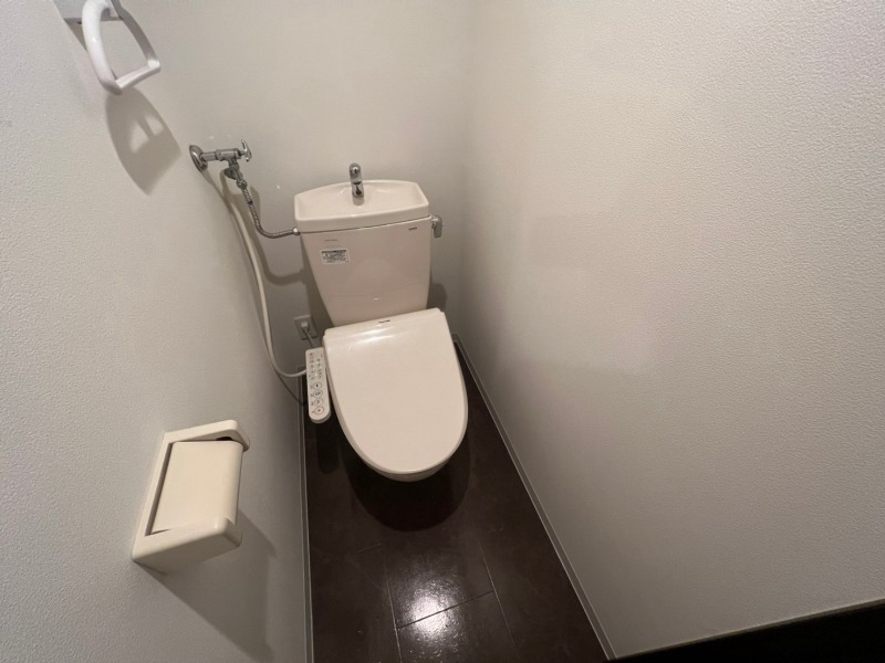 トイレ　ウォシュレット機能がついたトイレ。安心して使用できますね。