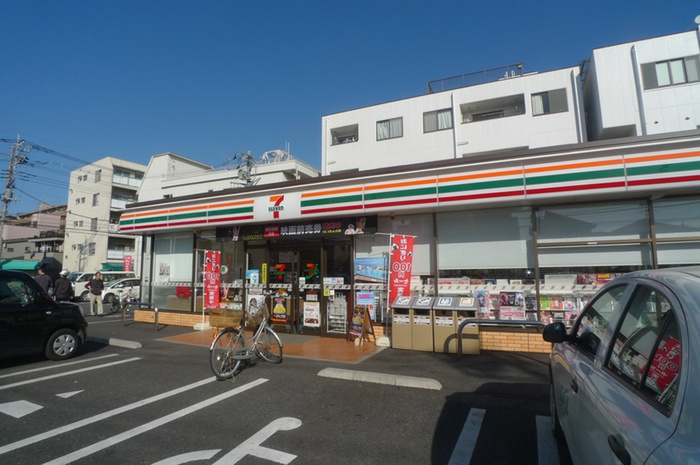 コンビニ　セブンイレブン（コンビニ）まで500m