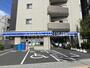 コンビニ　ローソン 墨田東向島一丁目店（コンビニ）まで32m