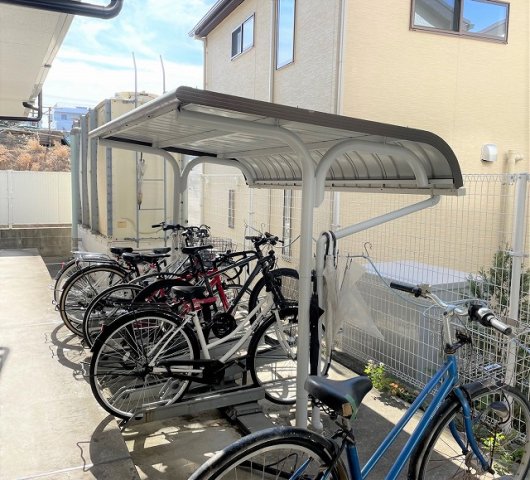 その他　屋根付き駐輪場