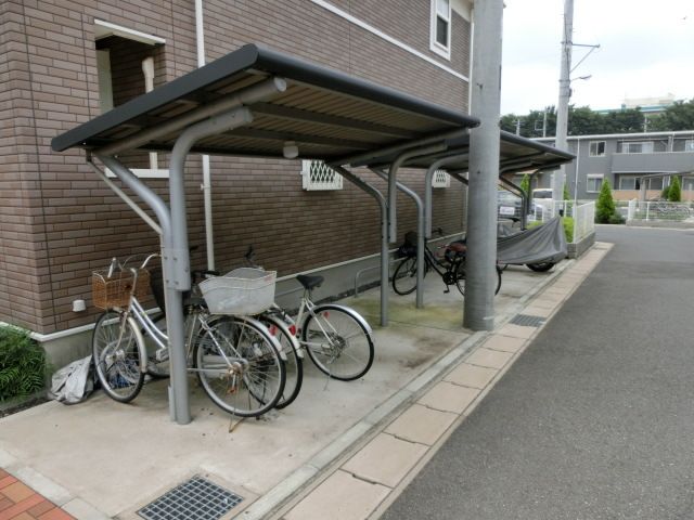 その他共有部分　屋根付きの駐輪場あります