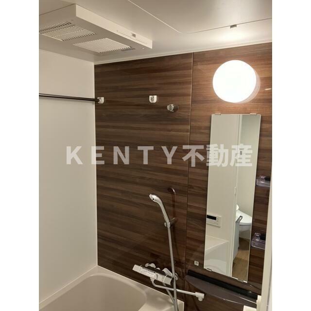 バス・シャワールーム　コンパクトで使いやすいお風呂です