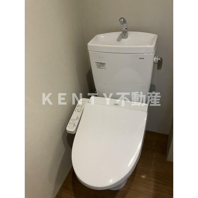 トイレ　落ち着いた色調のトイレです