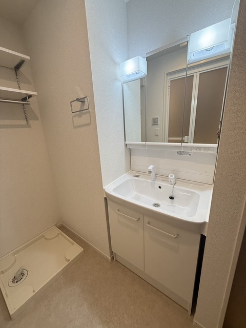 洗面設備　別部屋参考写真です