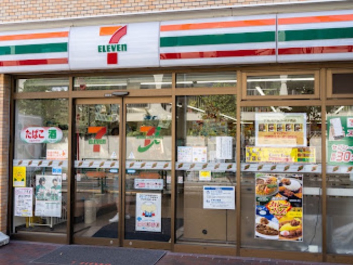 コンビニ　セブンイレブン練馬関町吉祥寺通り店（コンビニ）まで300m