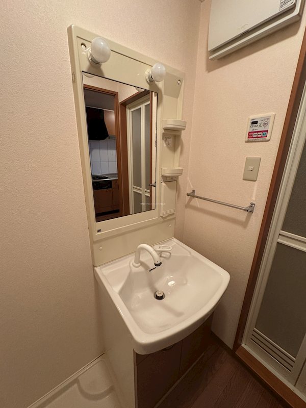 洗面設備　※同タイプ別部屋の写真となります。