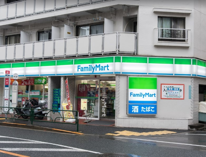 コンビニ　ファミリーマート 新中野店（コンビニ）まで770m
