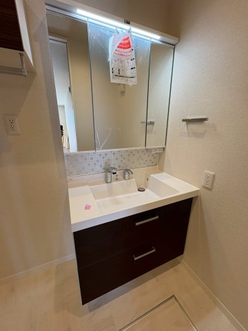 洗面設備　※建築中の為、実際のお部屋と仕様が異なるケースがございます。