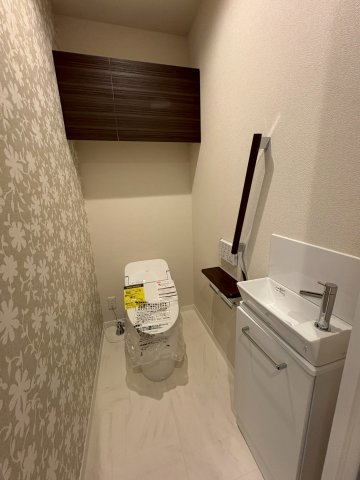 トイレ　※建築中の為、実際のお部屋と仕様が異なるケースがございます。