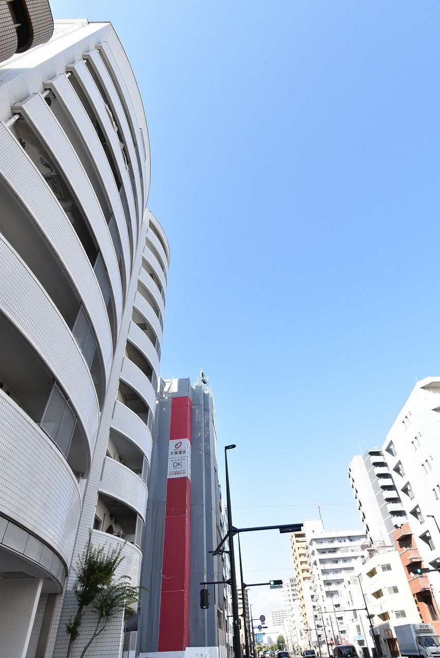 建物外観　白くキレイな外装です