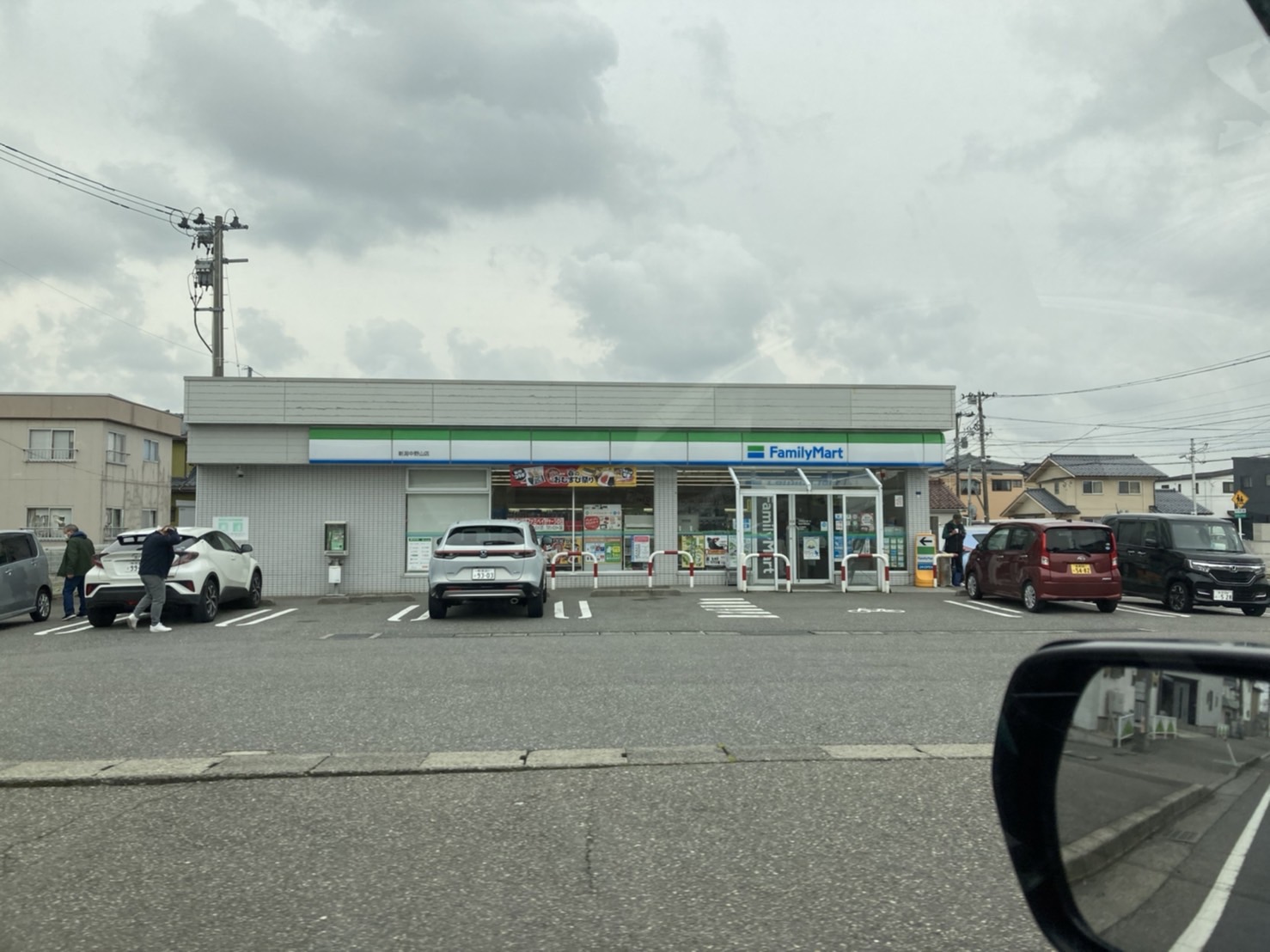 コンビニ　ファミリーマート新潟中野山店（コンビニ）まで946m