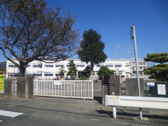 小学校　豊川市立一宮西部小学校（小学校）まで471m