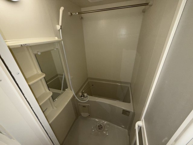 バス・シャワールーム　同物件別部屋写真