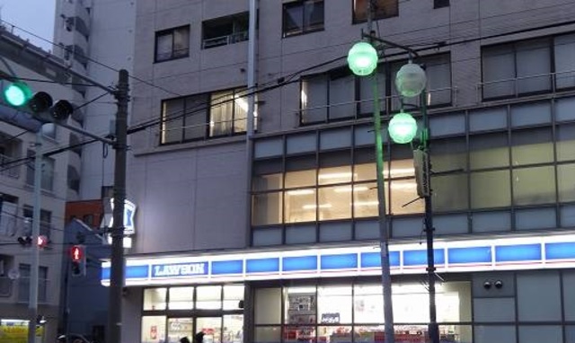 コンビニ　ローソン市谷薬王寺町店（コンビニ）まで71m