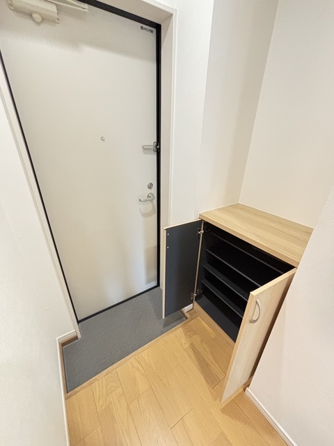 玄関　★同建物別号室の参考写真です★