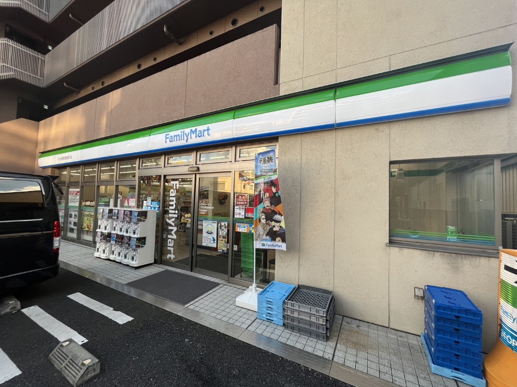 コンビニ　ファミリーマート 千住河原町墨堤通り店（コンビニ）まで575m